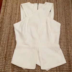 BCBG XS WHITE STRUCTURED TOP